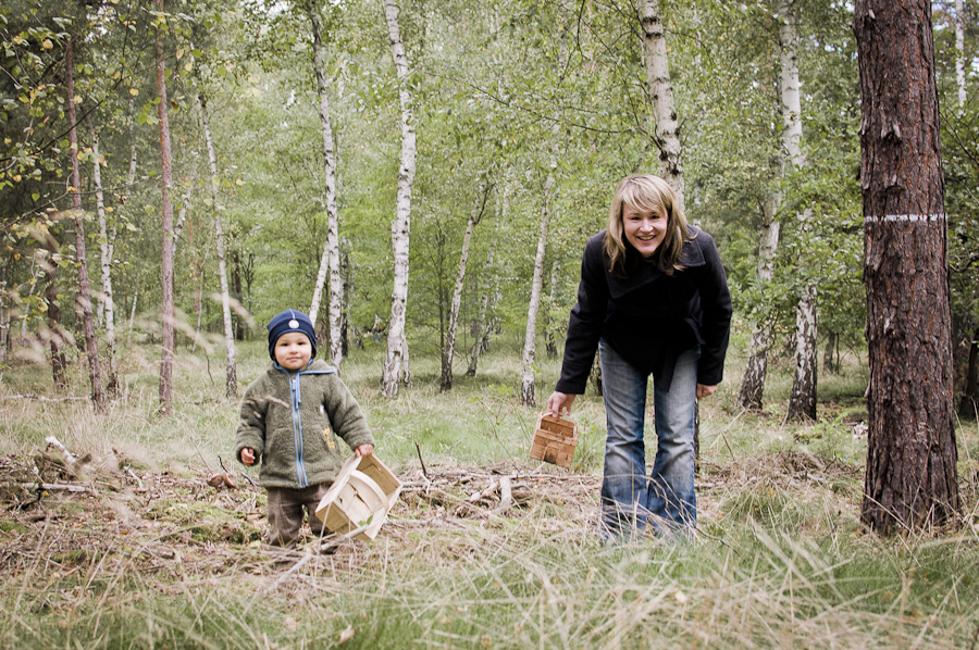 Oh, da liegt aber ein großer Pilz im Gras Oh, da liegt aber ein großer Pilz im Gras